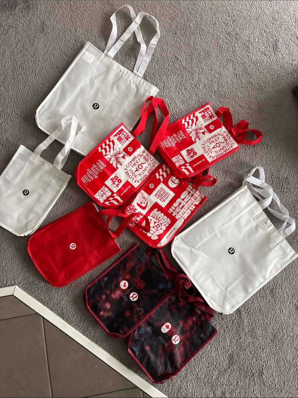 NWT！lululemon athletica Red, White and Black Logo Tote Bundle